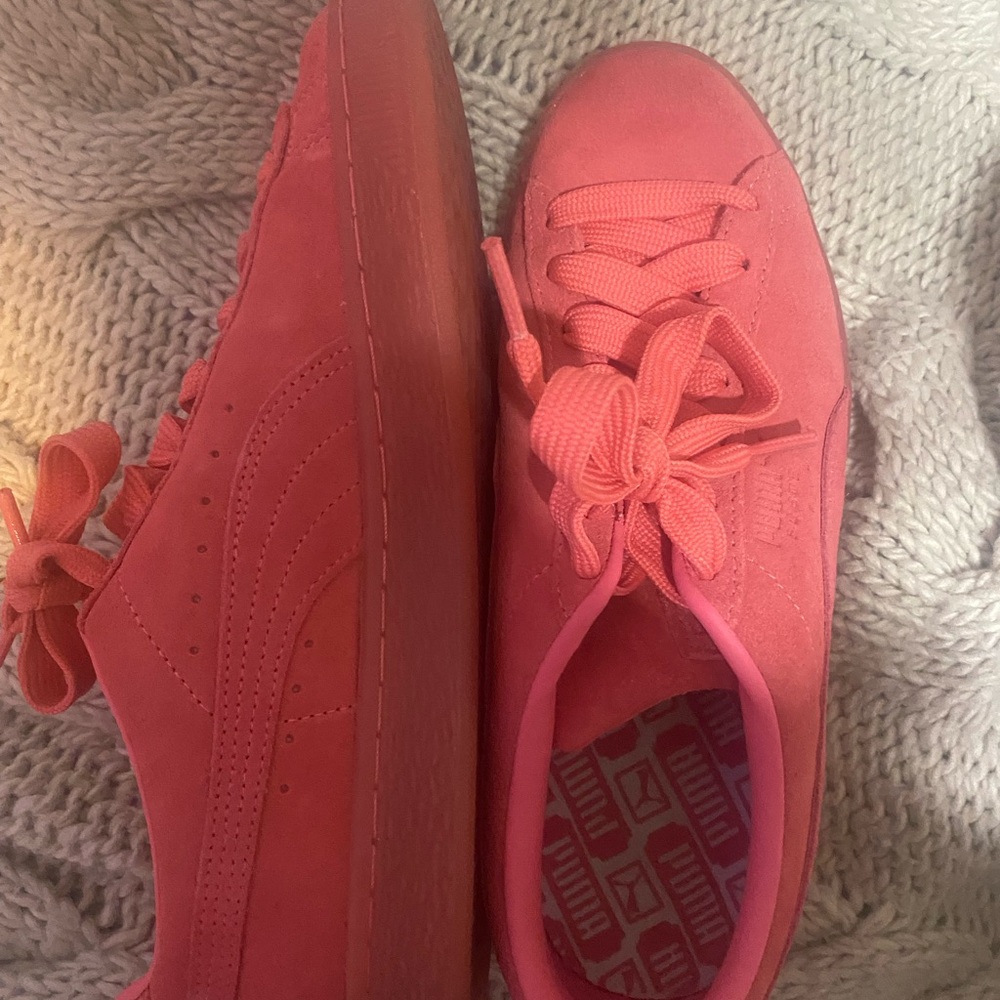 Salmon, pink pumas